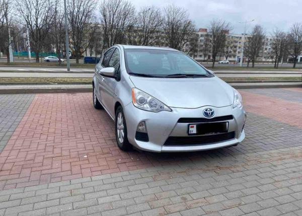 Toyota Prius c, 2014 год выпуска с двигателем Гибрид, 32 117 BYN в г. Минск