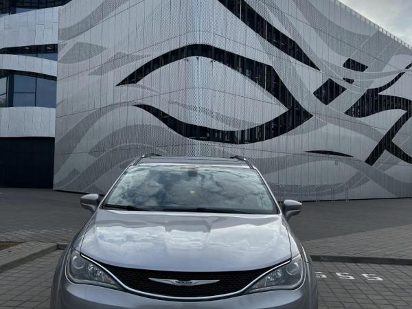 Chrysler Pacifica, 2019 год выпуска с двигателем Бензин, 96 215 BYN в г. Минск