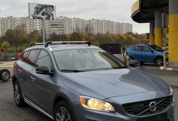 Volvo V60 Cross Country, 2018 год выпуска с двигателем Бензин, 84 538 BYN в г. Минск