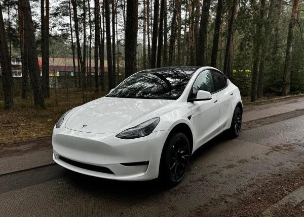 Tesla Model Y, 2023 год выпуска с двигателем Электро, 144 038 BYN в г. Минск