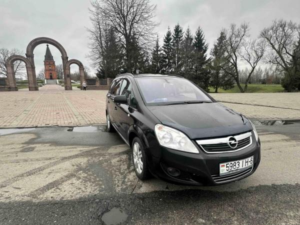 Opel Zafira, 2011 год выпуска с двигателем Газ/бензин, 27 337 BYN в г. Могилёв