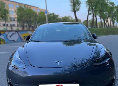 Фото Tesla Model 3