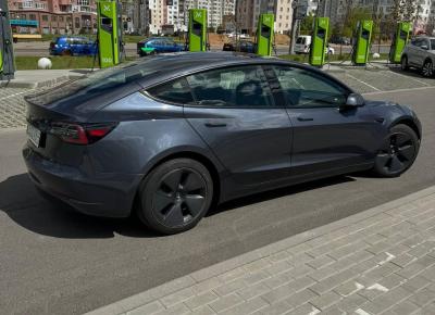 Фото Tesla Model 3