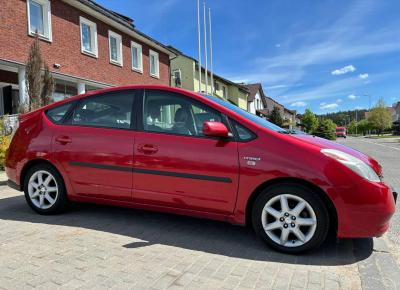 Фото Toyota Prius