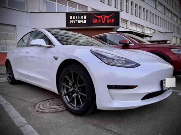 Tesla Model 3, 2019 год выпуска с двигателем Электро, 78 744 BYN в г. Минск