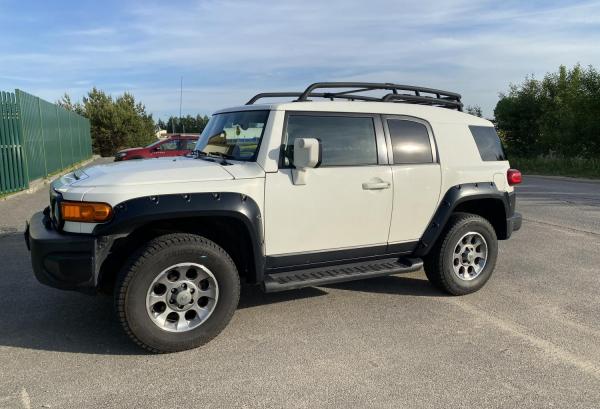 Toyota FJ Cruiser, 2011 год выпуска с двигателем Бензин, 69 408 BYN в г. Минск