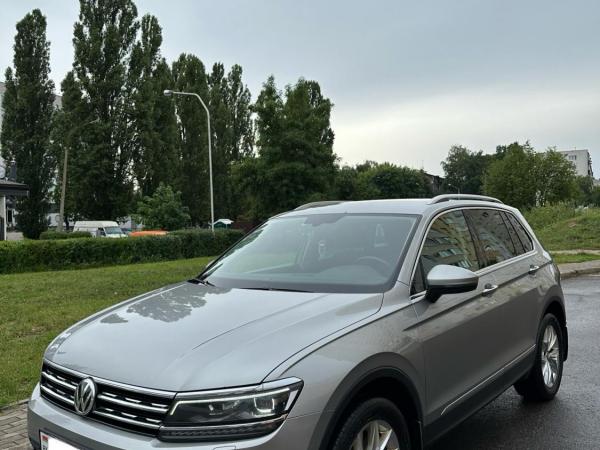 Volkswagen Tiguan, 2018 год выпуска с двигателем Бензин, 76 985 BYN в г. Минск