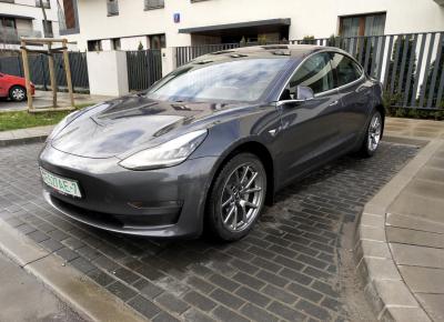 Фото Tesla Model 3