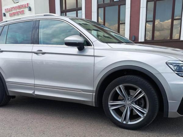 Volkswagen Tiguan, 2019 год выпуска с двигателем Бензин, 114 949 BYN в г. Минск