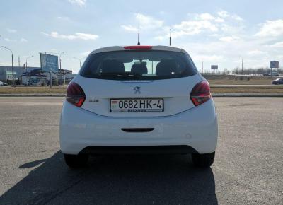 Фото Peugeot 208