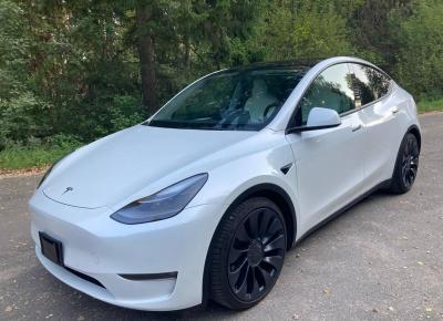 Фото Tesla Model Y