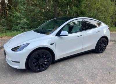 Фото Tesla Model Y