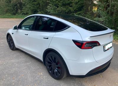 Фото Tesla Model Y