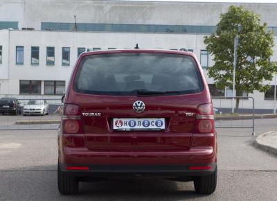 Фото Volkswagen Touran