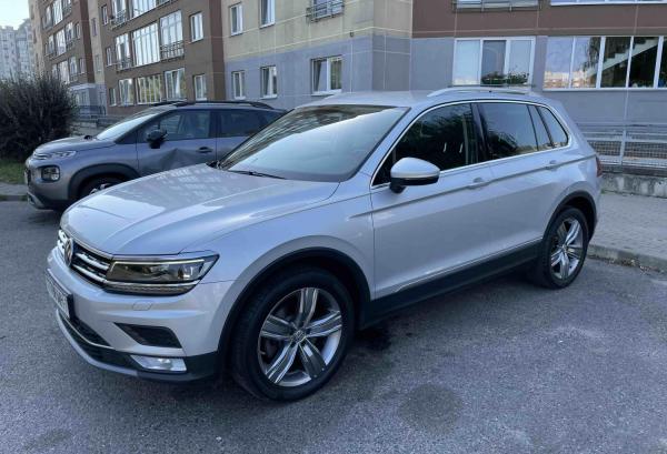 Volkswagen Tiguan, 2017 год выпуска с двигателем Бензин, 84 682 BYN в г. Минск