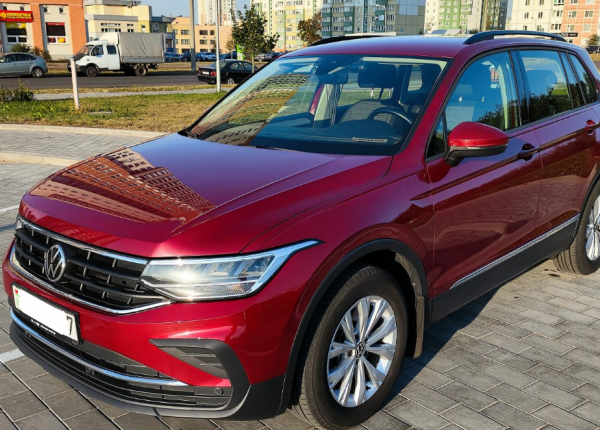 Volkswagen Tiguan, 2021 год выпуска с двигателем Бензин, 112 532 BYN в г. Минск