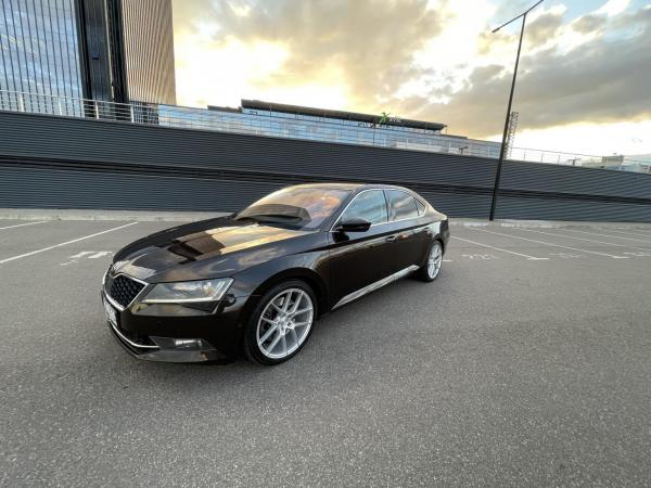 Skoda Superb, 2017 год выпуска с двигателем Бензин, 92 468 BYN в г. Минск