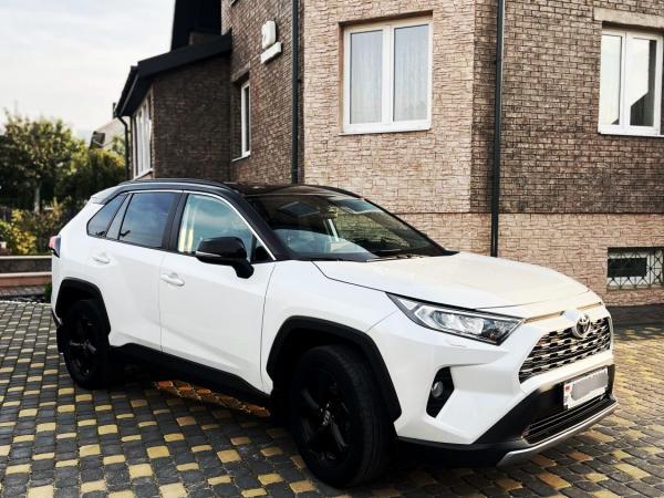 Toyota RAV4, 2020 год выпуска с двигателем Бензин, 108 436 BYN в г. Лида