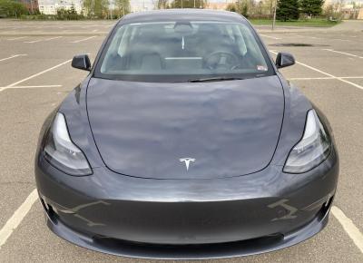 Фото Tesla Model 3