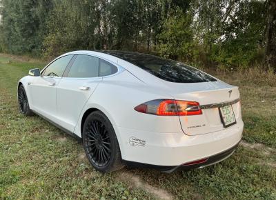 Фото Tesla Model S