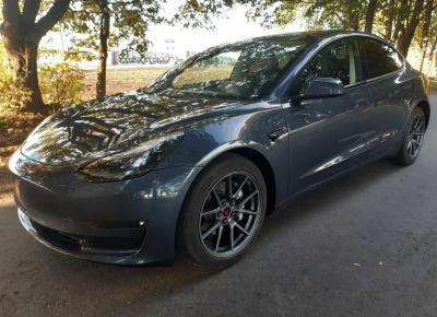 Фото Tesla Model 3