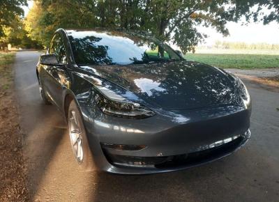 Фото Tesla Model 3