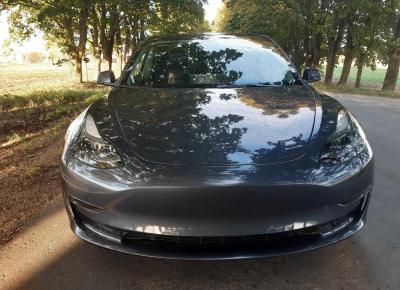 Фото Tesla Model 3