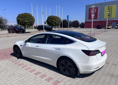 Фото Tesla Model 3