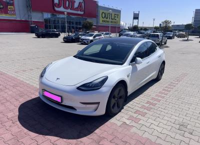 Фото Tesla Model 3