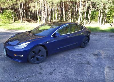 Фото Tesla Model 3