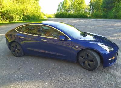 Фото Tesla Model 3