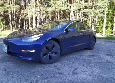 Фото Tesla Model 3