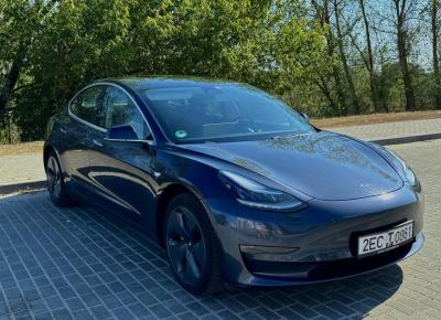 Фото Tesla Model 3