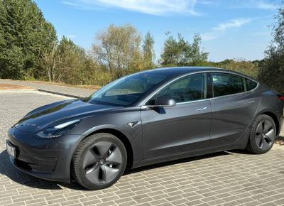 Фото Tesla Model 3