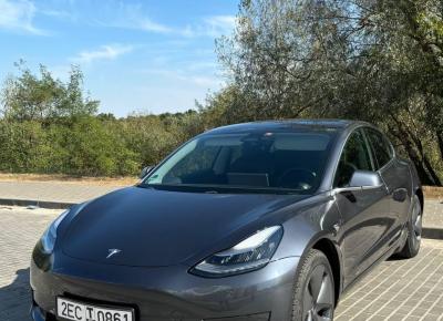 Фото Tesla Model 3