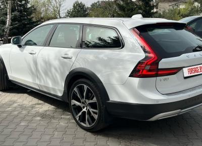 Фото Volvo V90 Cross Country