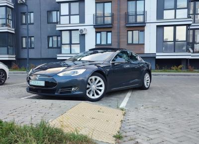 Фото Tesla Model S