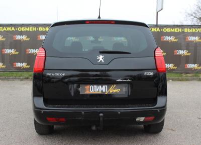 Фото Peugeot 5008