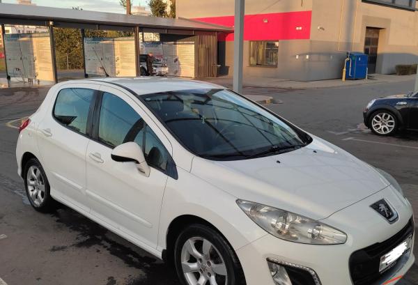 Peugeot 308, 2012 год выпуска с двигателем Бензин, 23 933 BYN в г. Минск