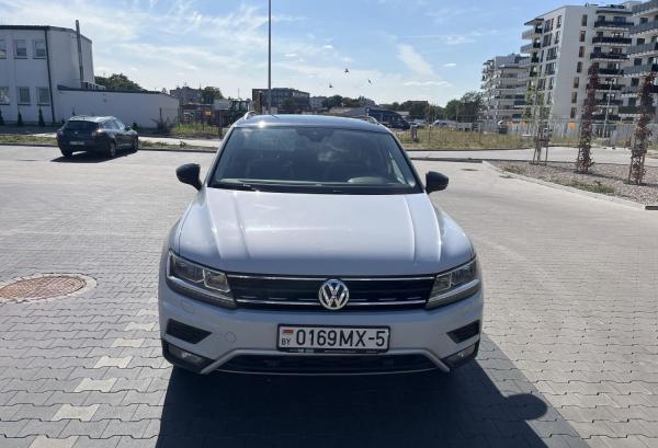 Volkswagen Tiguan, 2018 год выпуска с двигателем Бензин, 85 692 BYN в г. Минск