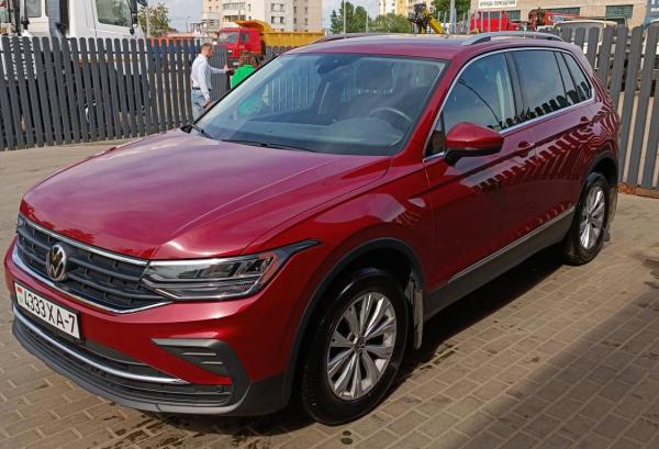 Volkswagen Tiguan, 2021 год выпуска с двигателем Бензин, 90 672 BYN в г. Минск