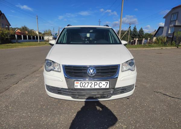 Volkswagen Touran, 2010 год выпуска с двигателем Дизель, 32 568 BYN в г. Минск