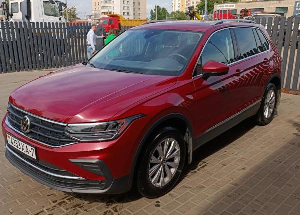 Volkswagen Tiguan, 2021 год выпуска с двигателем Бензин, 90 672 BYN в г. Минск