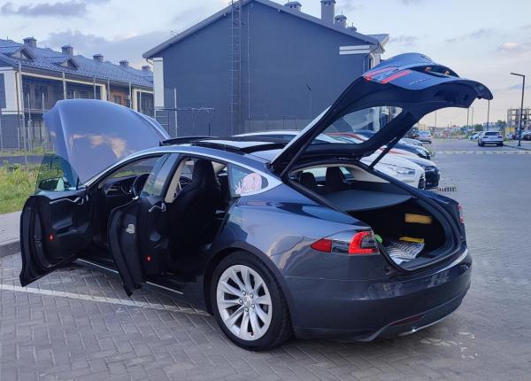 Tesla Model S, 2015 год выпуска с двигателем Электро, 72 548 BYN в г. Брест