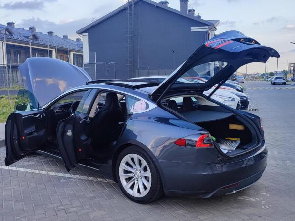 Tesla Model S, 2015 год выпуска с двигателем Электро, 72 548 BYN в г. Брест