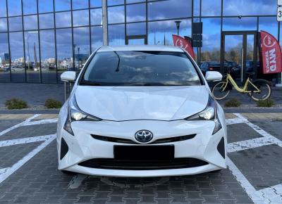 Фото Toyota Prius