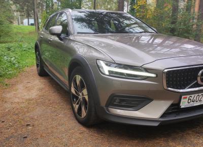 Фото Volvo V60 Cross Country