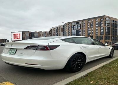 Фото Tesla Model 3