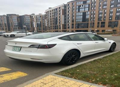 Фото Tesla Model 3