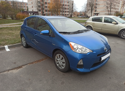 Фото Toyota Prius c